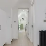 1 Bedroom Penthouse Apartment - Shoreditch, London By The Perfect Stay