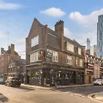 1 Bedroom Penthouse Apartment - Shoreditch, London By The Perfect Stay