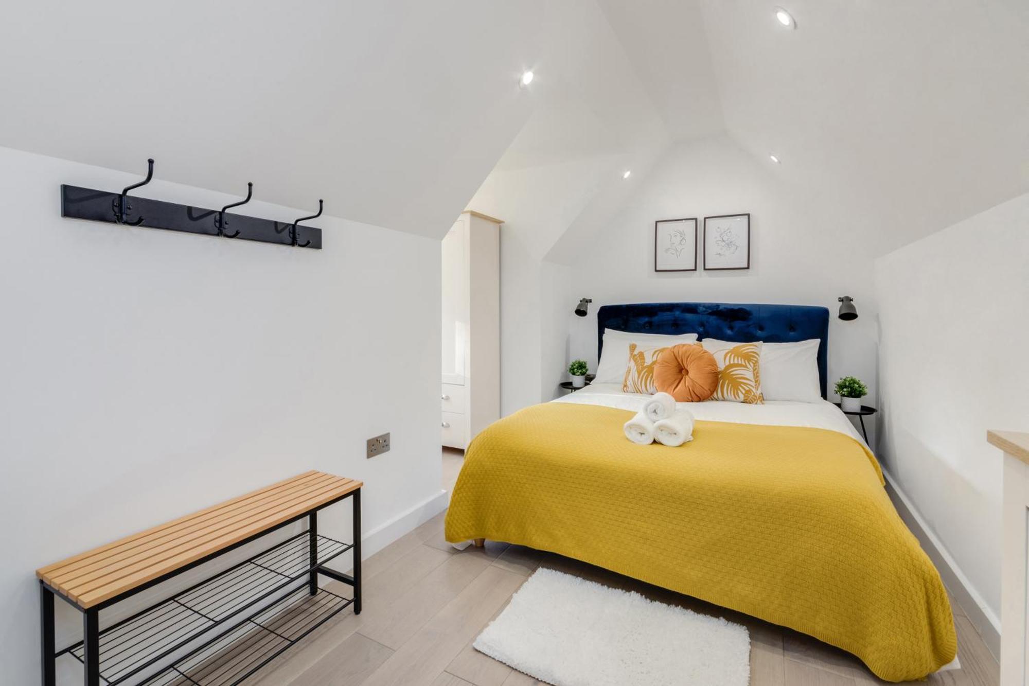 1 Bedroom Penthouse - Shoreditch, By The Perfect Apartment *