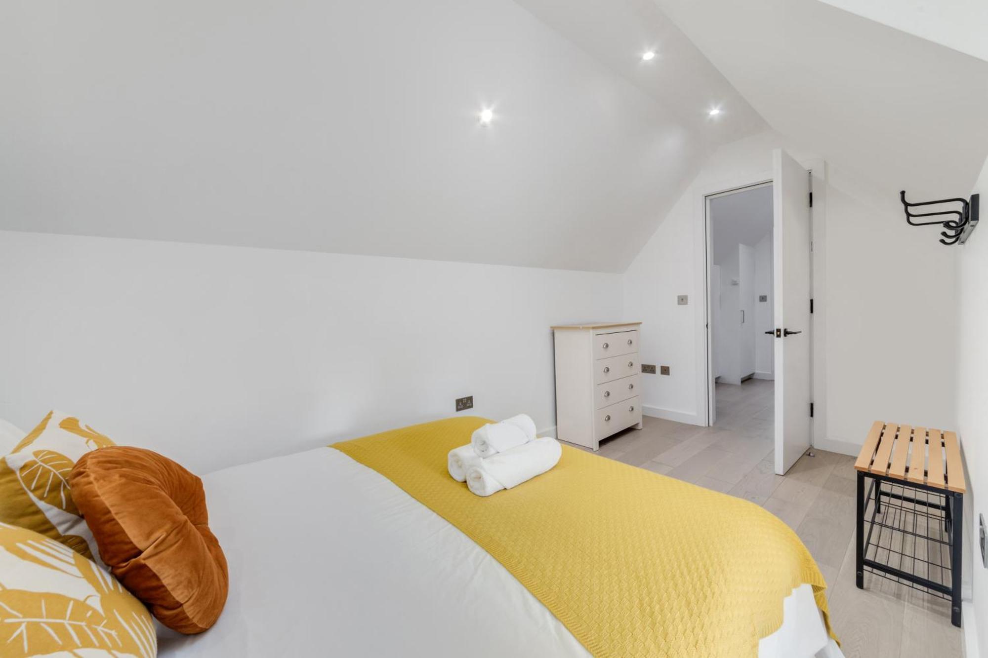 1 Bedroom Penthouse - Shoreditch, By The Perfect * London