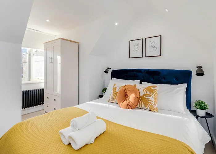 1 Bedroom Penthouse Apartment - Shoreditch, London By The Perfect Stay